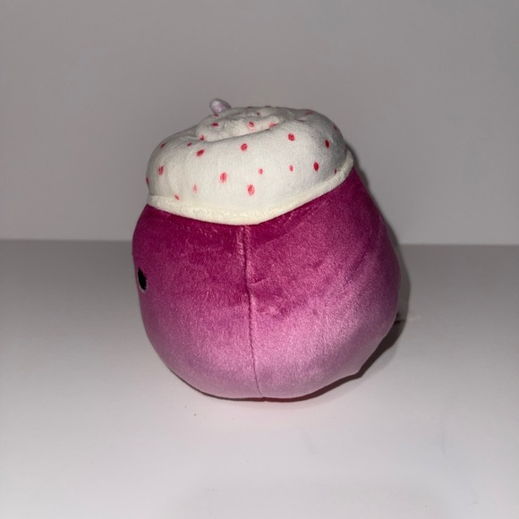 Squishmallows Scarlet The Strawberry & Cinnamon the Frozen Yogurt 5" FlipAMallow - Picture 9 of 9